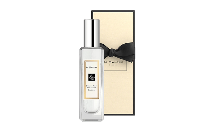 姊妹禮物推介#4:Jo Malone| 人氣名牌香水沒有女生不愛充滿幸福感的香氣,作為姊妹禮物一定大受歡迎! Jo Malone 英國梨與小蒼蘭古龍水散發著清新梨子香氣,再搭配白色小蒼蘭、廣藿香等花香